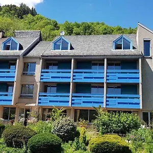 Le Castel Du Cantal Groupe Village Fani Thiézac